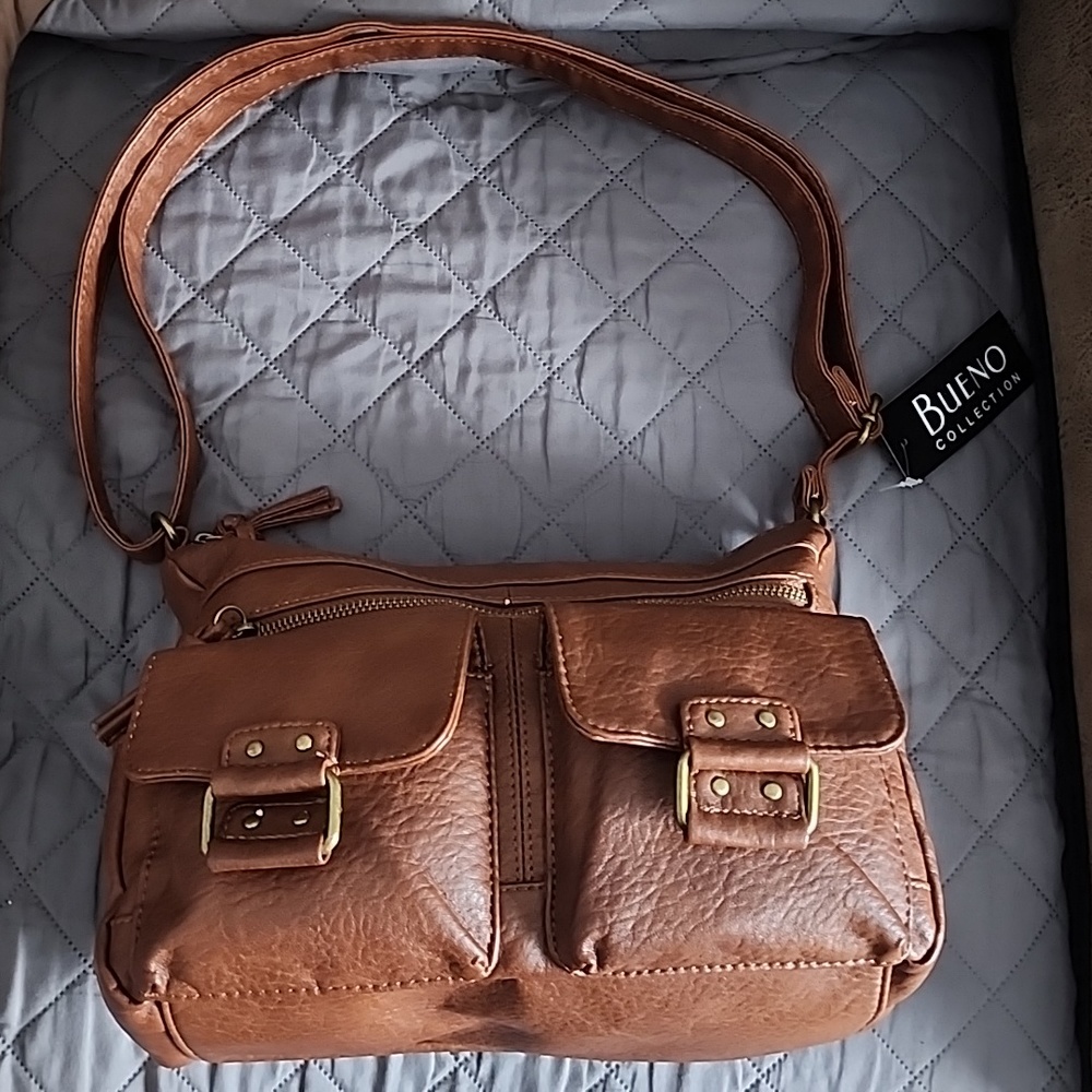BUENO Collection British Tan Leather purse.